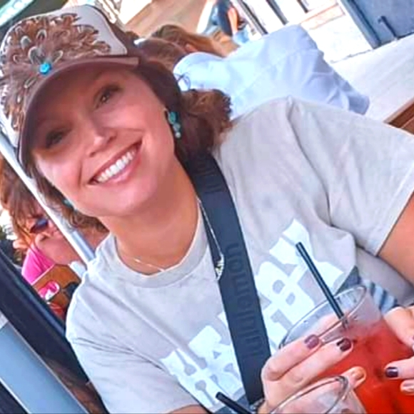 Meet your Posher, Lindsey - Picture 1 of 1